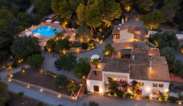 Luxury Private Estate | 10 to 12BR, large pool & minutes to Beach