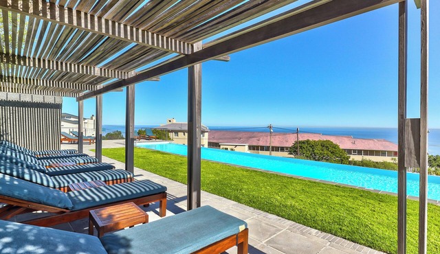 Luxury Two Bedroom in Camps Bay
