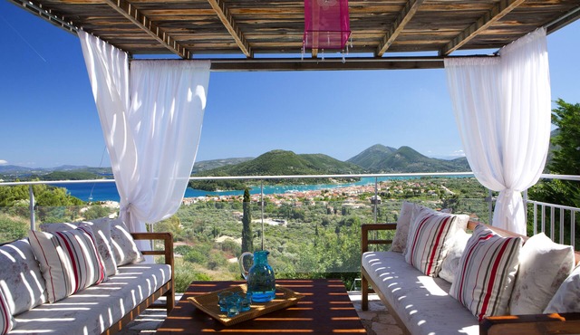 Luxury villa overlooking the sea with private pool-Villa Dahlia