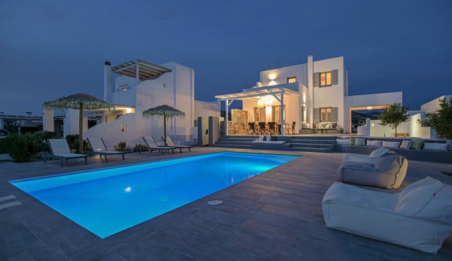 Luxury villa Tranquillity 4 BR/Private pool Near the beach – 3 Min Walk