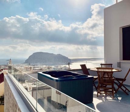 Majestic View Villa - Outdoor Jacuzzi