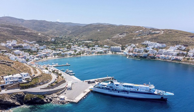 Marvelous sea view 3-bedroom apartment with AC in Kythnos