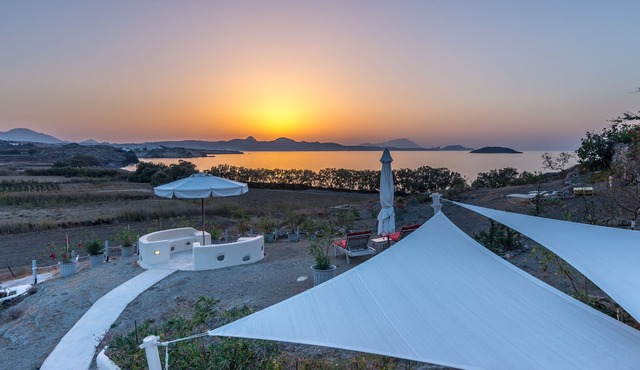 Marvelous sunset sea view from the garden, minutes from stunning sandy beaches