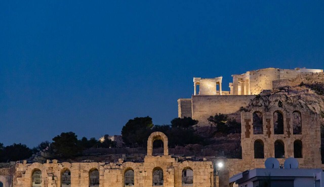 Massive 2-Combo apt| Unbeatable Acropolis Views | 9PAX