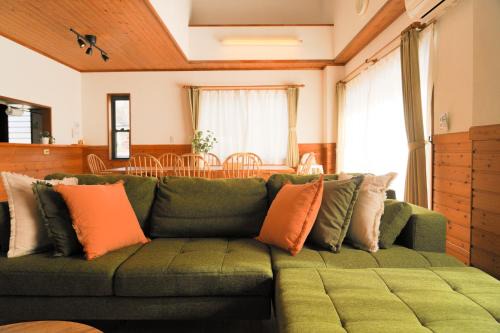 民泊 vacation rental "Seto Mori Lodge" Perfect for family trips sleeps up to 12 parking for 3 cars 15 minutes to Ghibli Park close to Nagoya Dome Toyota Museum and Toki Premium Outlets