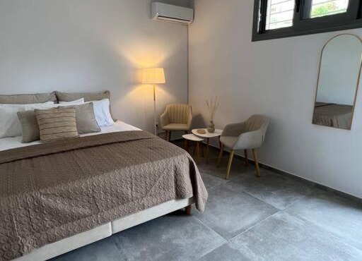 Modern & Cozy Studio