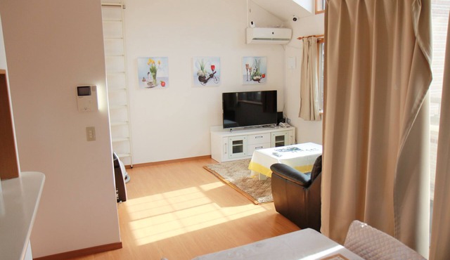 Nearby natural hot spring, 5LDK house can accommodate up to 17 people, nearest station 7 minutes, direct to Nippori station!