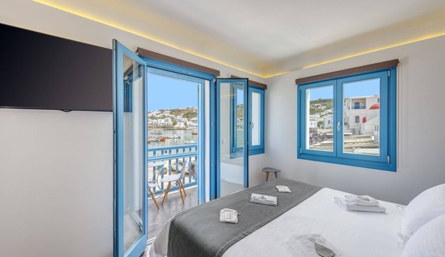 New studio at the city center with sea view