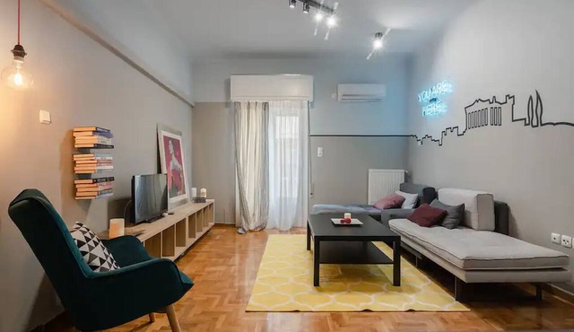 Next to Acropolis Museum, in Plaka area large Apt!