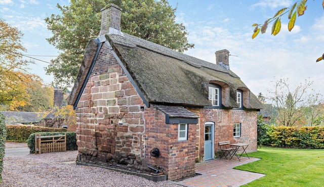 Oak Tree Thatched Cottage