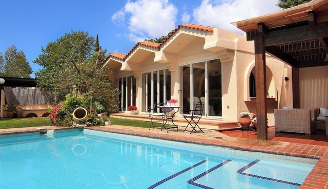 Oasis pool house in Lagonisi