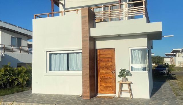 Ocean Side Modern Tiny Home in Beach Paradise with Resort Amenities