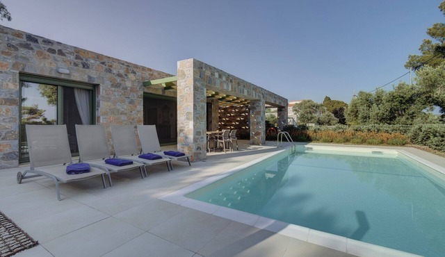 Ouzo Stone House 2, with private pool