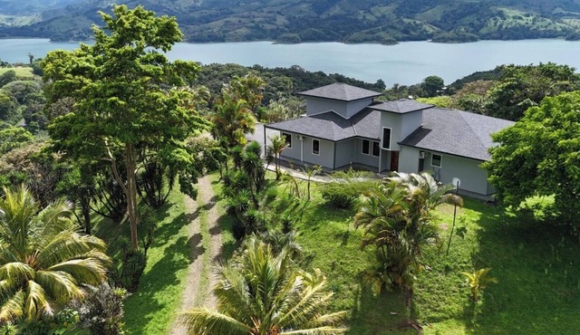 Panoramic Lake Arenal Sunset View Villa with AC
