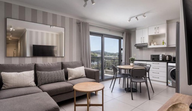 Paragon Urbane Central Modern Rooftop Pool
