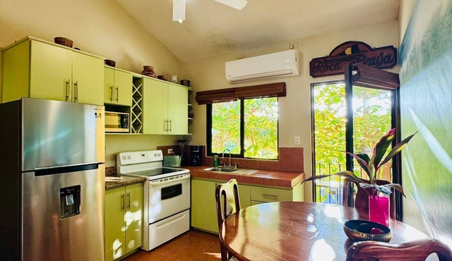 Peaceful La Colina condo near Blue Flag Ocotal Beach, wildlife and quiet