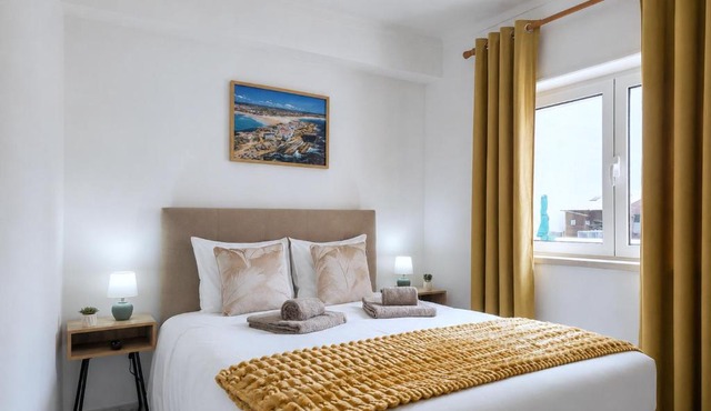 Peniche Town & Beach Stay