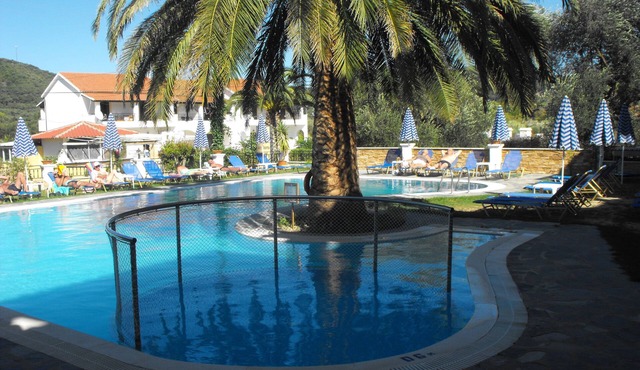 Perros Hotel