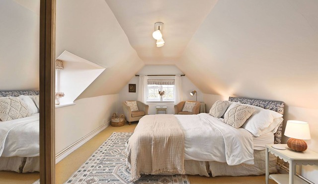 Plum Pudding Stables by Bloom Stays - sleeps 2 guests in 1 bedroom