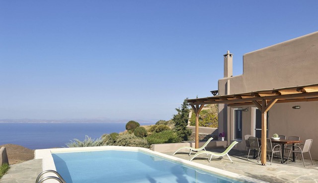 Pool House-Newly built residence in the closest Cycladic Island to Athens