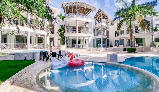 Pool-view condo with private rooftop & tub, balcony, shared pool & fast WiFi
