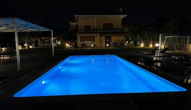 Poolhouse resort close to athens airport