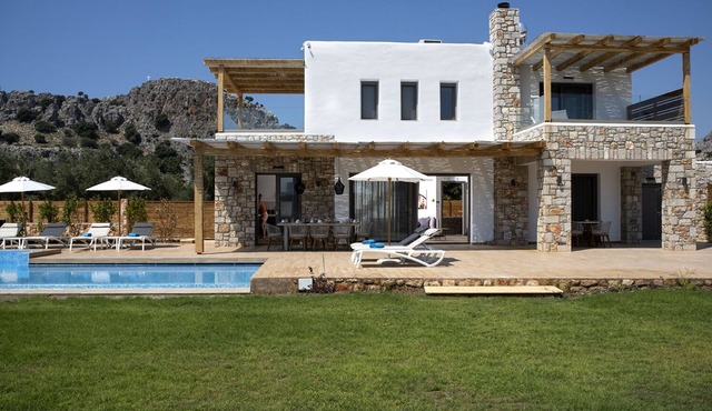 Private Deluxe 3 bedroom villa in Lindos , villa Alkyoni
