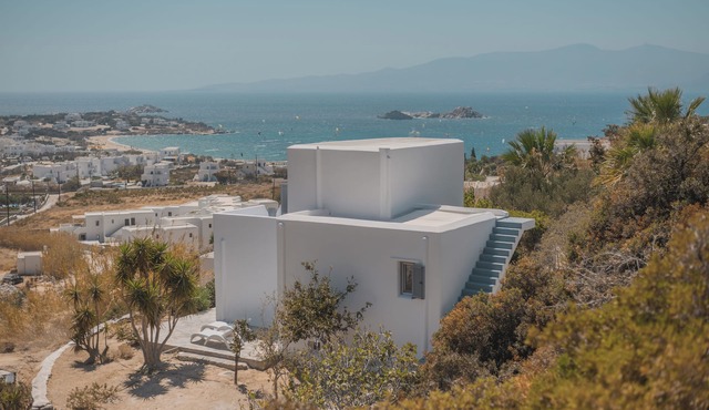 PRIVATE VILLA WITH OUTSTANDING VIEWS, CLOSE TO MIKRI VIGLA BEACH.