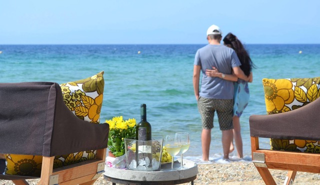 R 215 Elegant Luxury Beachfront Villa with Luxurious Pool, Outdoor BBQ and magnificent views at the