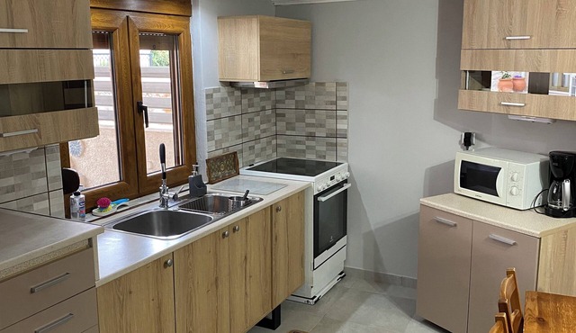 Remodeled stone house with yard and balconi,5 min from the Medieval city and sea
