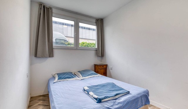 Room 7 with Shared Terrace and Wi-Fi, 10 Minutes from the Beach