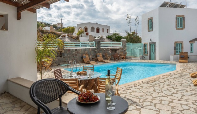 Room 'Triple Pool View No 4' with Shared Pool, Wi-Fi and Air Conditioning