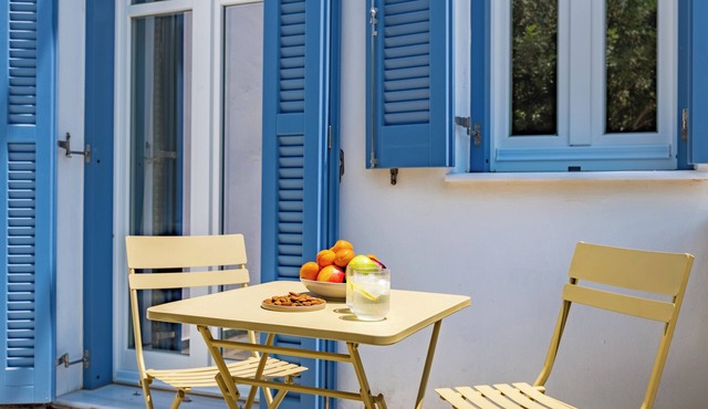 Sanders Paros Gardens - Prime 1-Bdr Apt w Patio