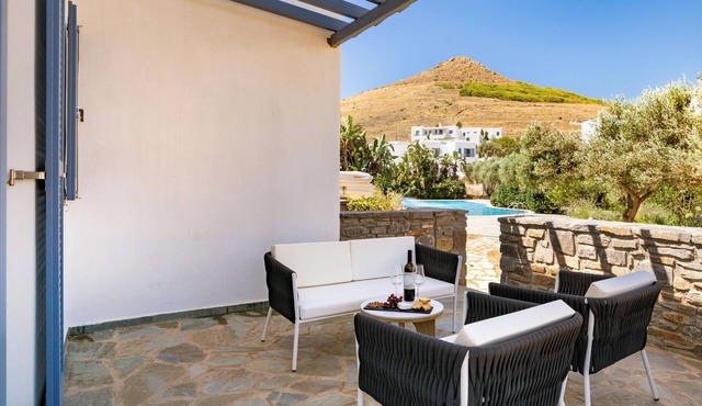Sanders Paros Gardens - Smart 1-Bdr Apt w Patio