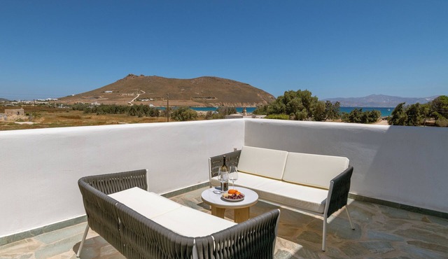 Sanders Paros Gardens - Great 1-Bdr Apt w Balcony