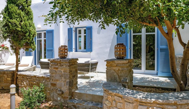Sanders Paros Gardens - Sweet 1-Bdr Apt w Patio