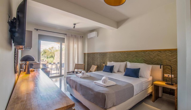 Sea & Pool View Suite