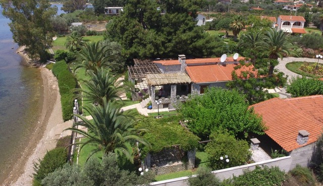 Seafront Luxury Villa w/3-en/suite BR & BBQ