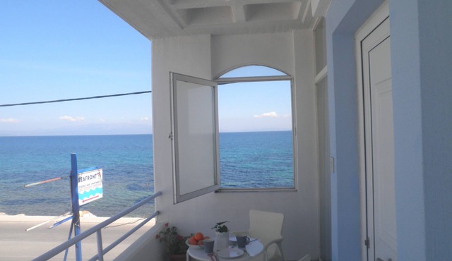 Seafront Studios & Apartments