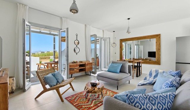 Selinofos - a modern seaside home blending comfort and sea views.