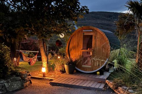 Shantalla West Cork Farmhouse with Hot Tub & Sauna
