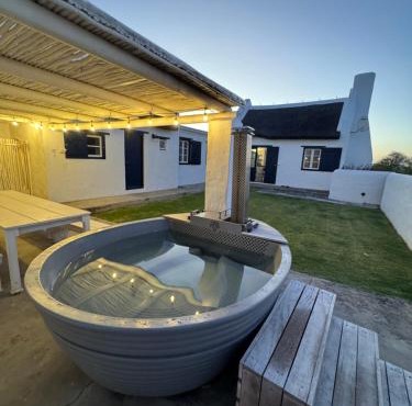 Shoreline Cottage