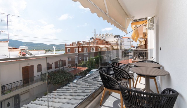 SithoniaRS Luxury 1st Floor Apartment With SeaView