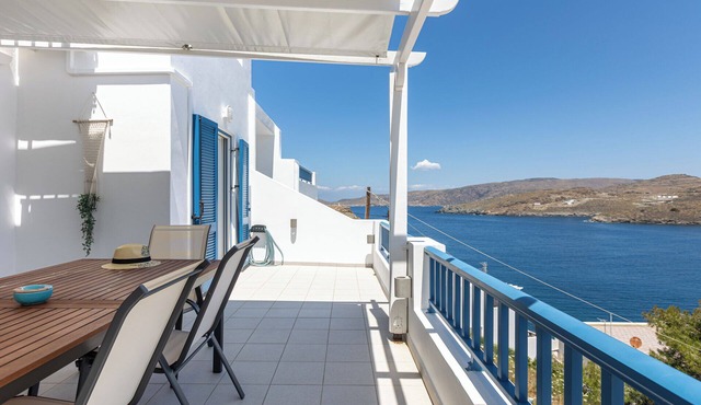 Spacious 3-bedroom apartment with AC, WiFi in charming Kythnos Island