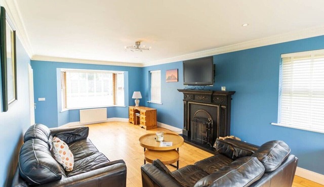 Spacious 8-Person Holiday Home at Marina Walk, Cahersiveen