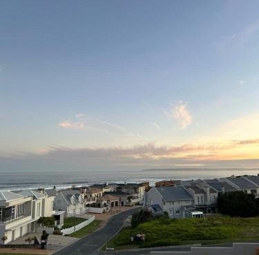 Spacious Beach Breakaway