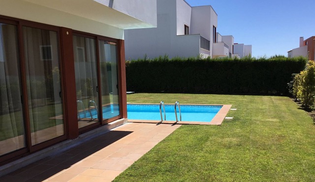 Spacious house, Own Private Pool. Unlimited free Wi Fi. Golf And Beaches 5 Min