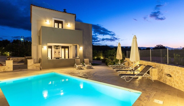 Spacious Modern Villa with Pool and Amazing View!