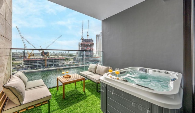 Spacious Studio with Balcony & Jacuzzi Trillionaire Residences, Business Bay