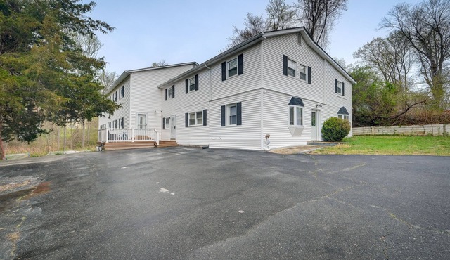 Spacious Triangle Townhome - Near Hiking & Golf!